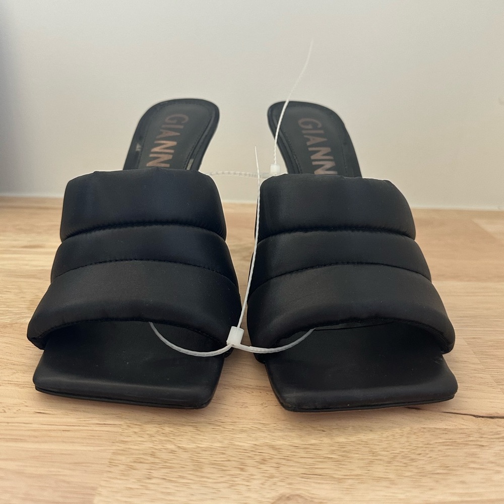 Gianni Bini Black Pumps